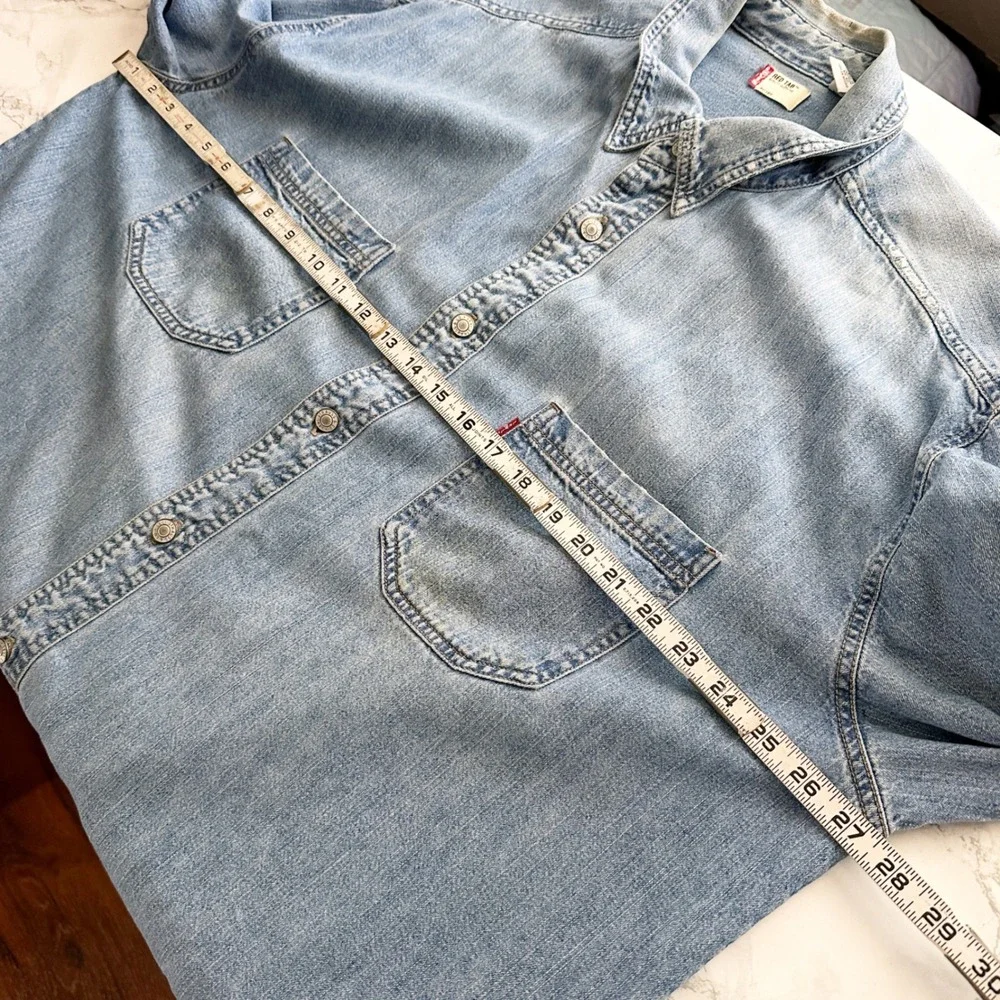 90s Levi's Red Tab Long Sleeve Light Wash Blue Denim Button Up Shirt Men's XL